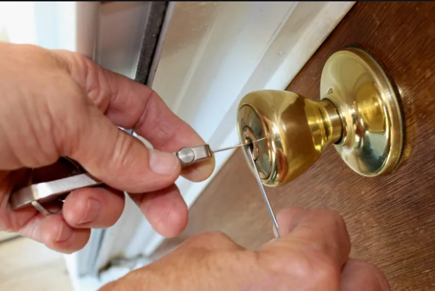 Factors you need to check while choosing the best Locksmith (Slotenmaker) services